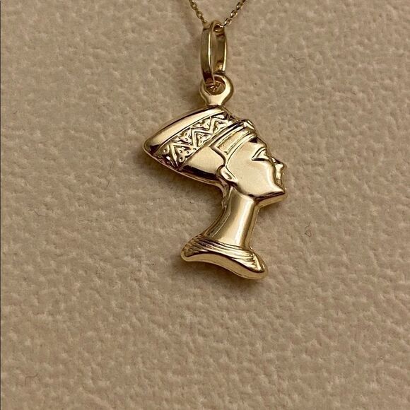 Nefertiti 14k Solid Gold Pendant perfect gift - Picture 1 of 9
